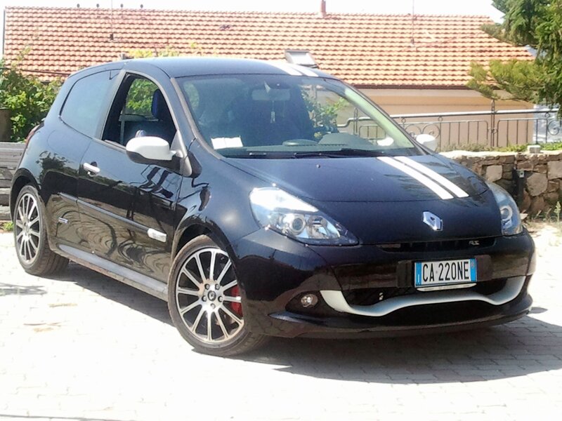 Black Renault Clio RS