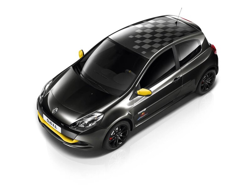 Black Renault Clio RS with checkered roof