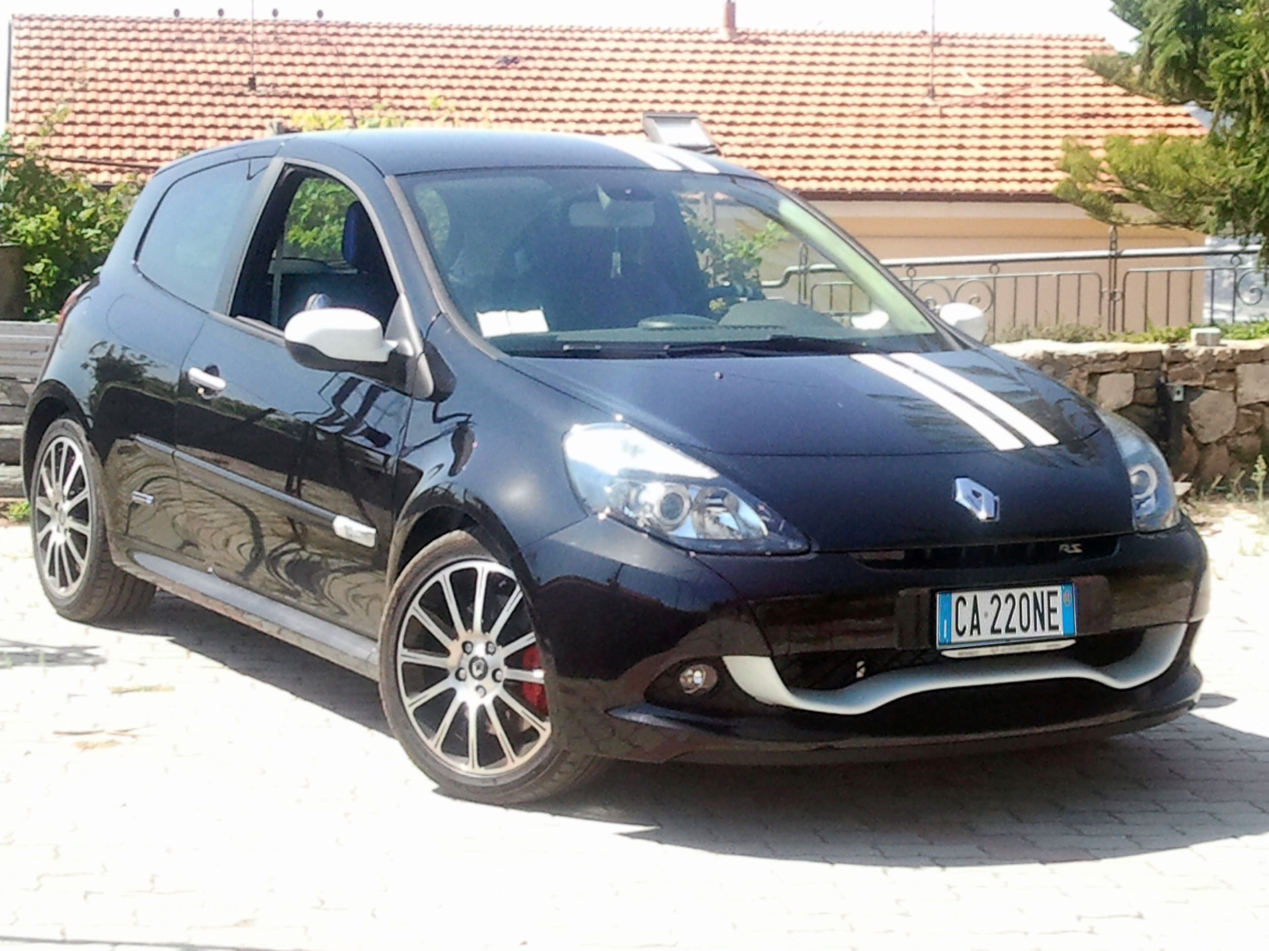 Black Renault Clio RS