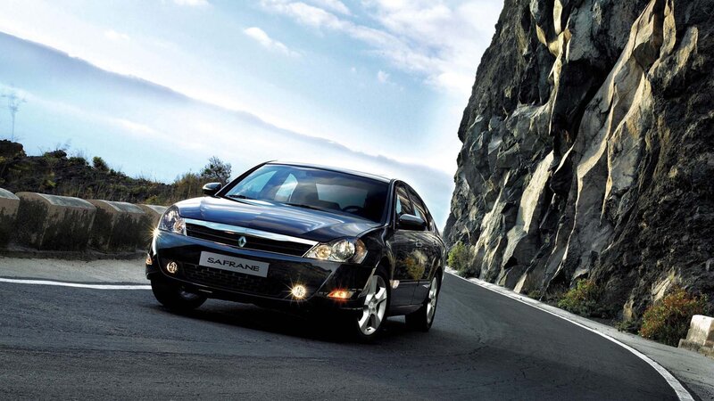 Black Renault Safrane on mountain road