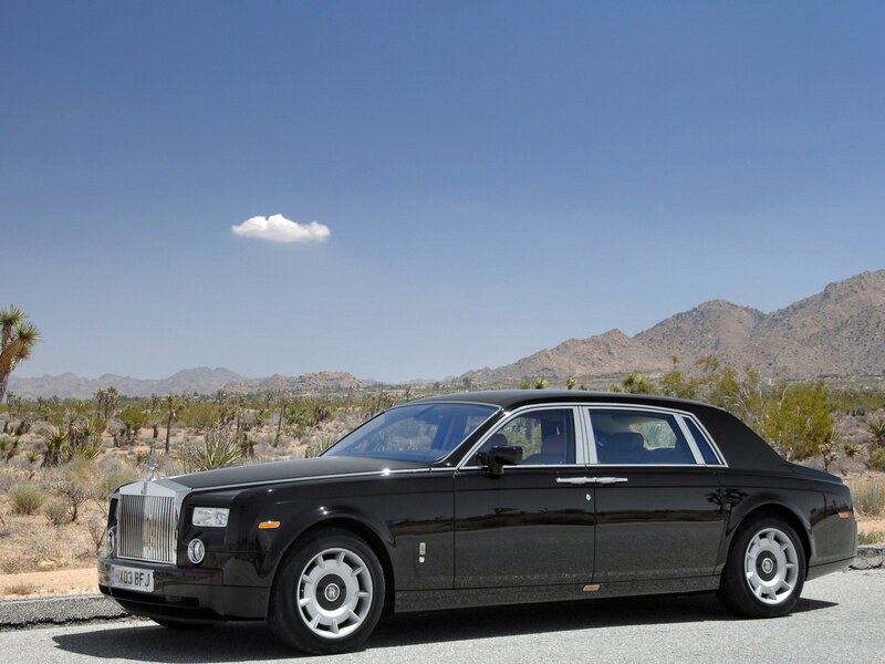 Black Rolls-royce in Desert — Serene