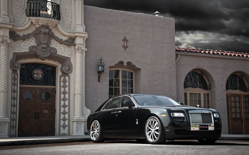 Black Rolls-Royce in front of building