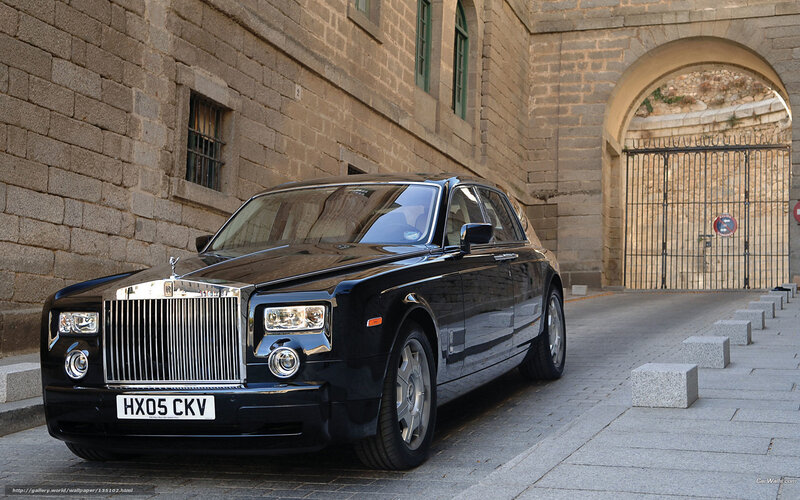 Black Rolls-Royce in stone alley