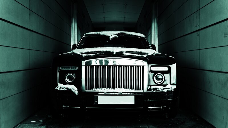 Black Rolls-royce in Tunnel