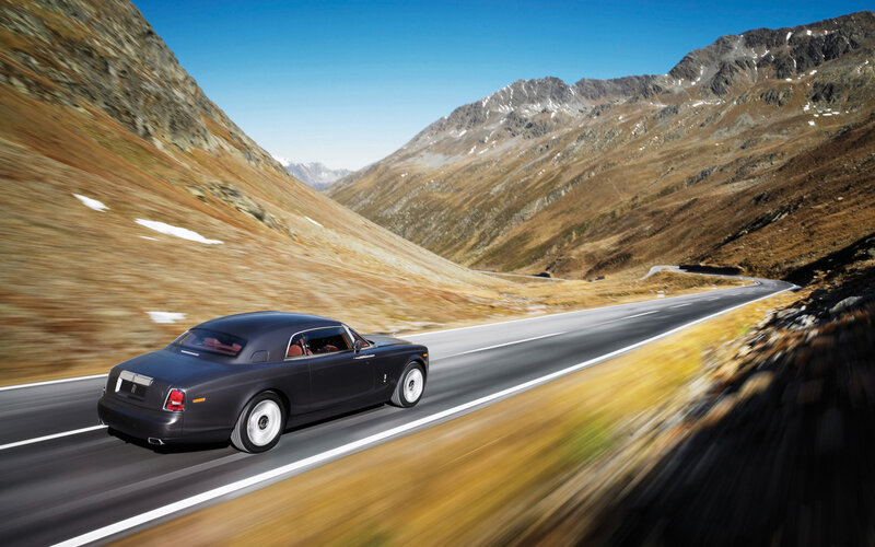 Black Rolls-Royce on Mountain Road — Dynamic