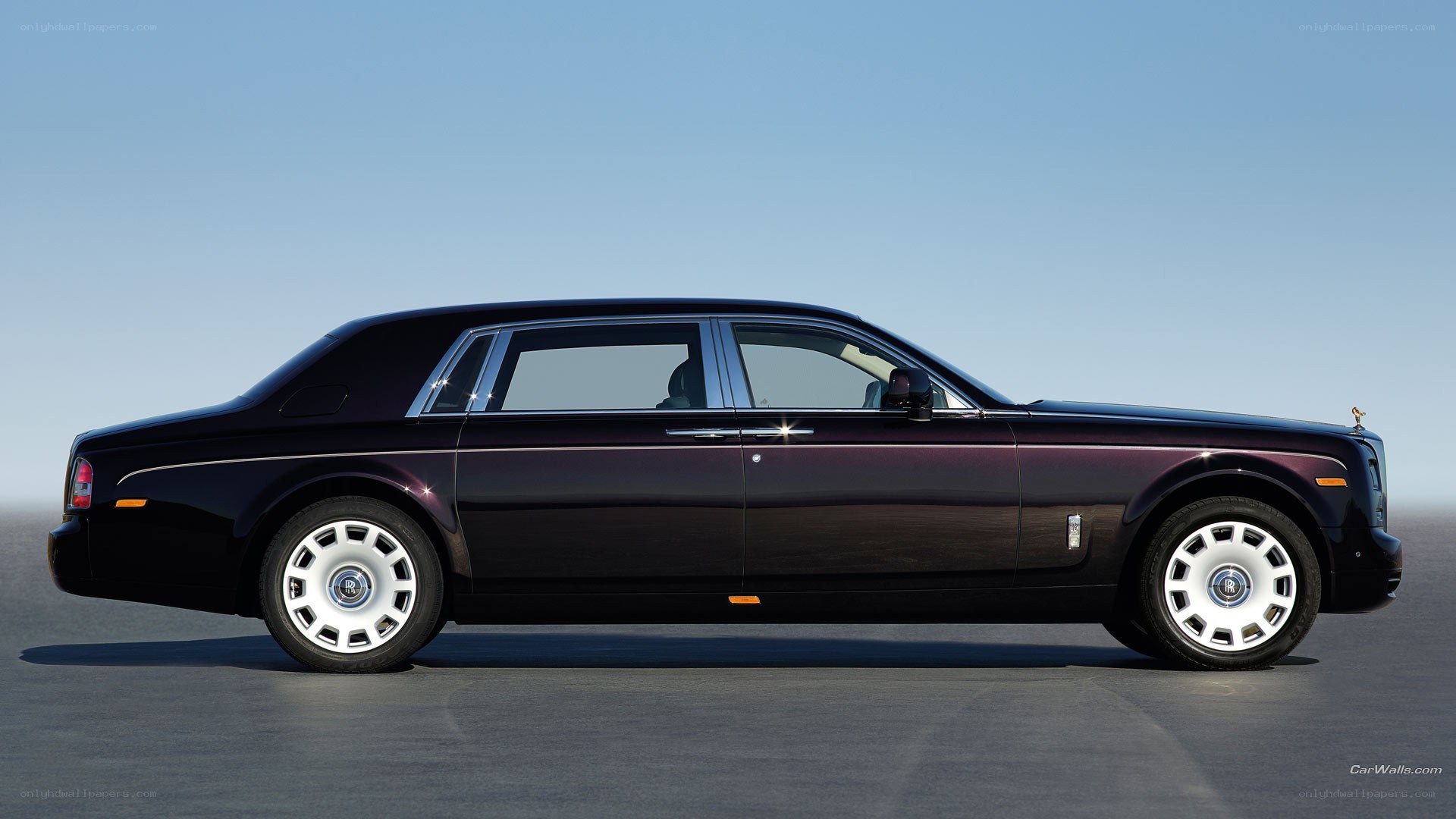 black rolls-royce phantom
