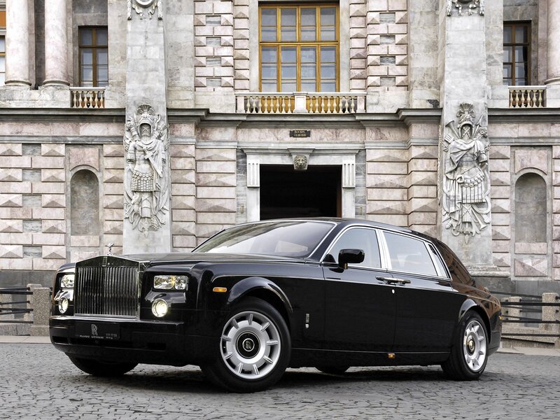 Black Rolls-Royce Phantom