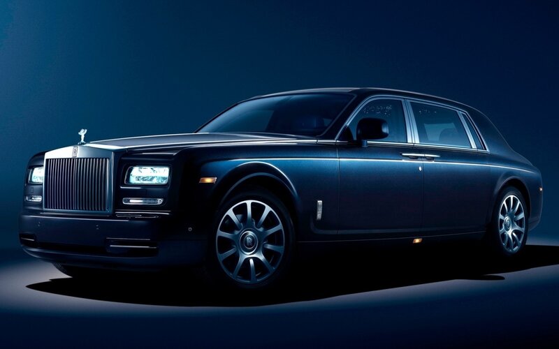 Black Rolls-Royce Phantom — Blue