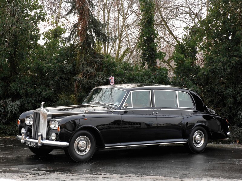 Black Rolls-Royce Phantom VI