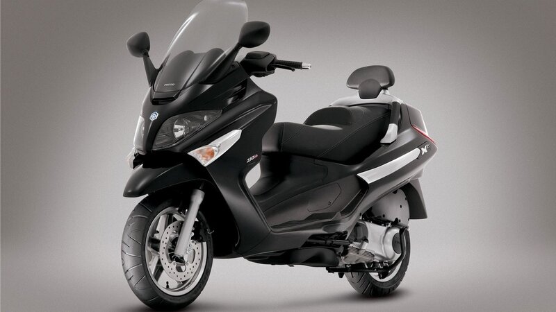 Black Scooter — Windshield, Seat