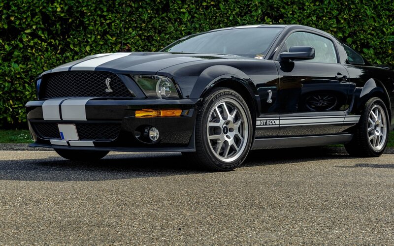 Black Shelby GT500 with stripes