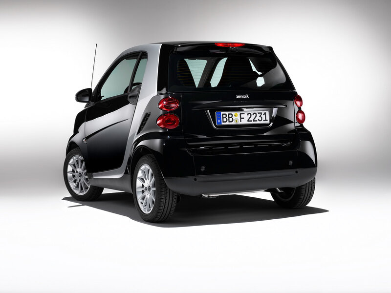 black smart car rear view