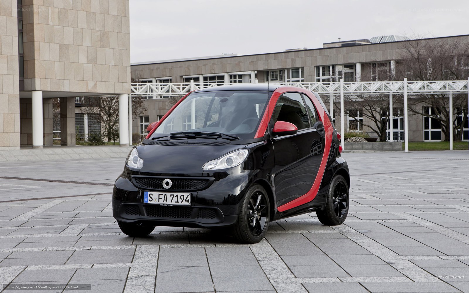 black smart car with red accents