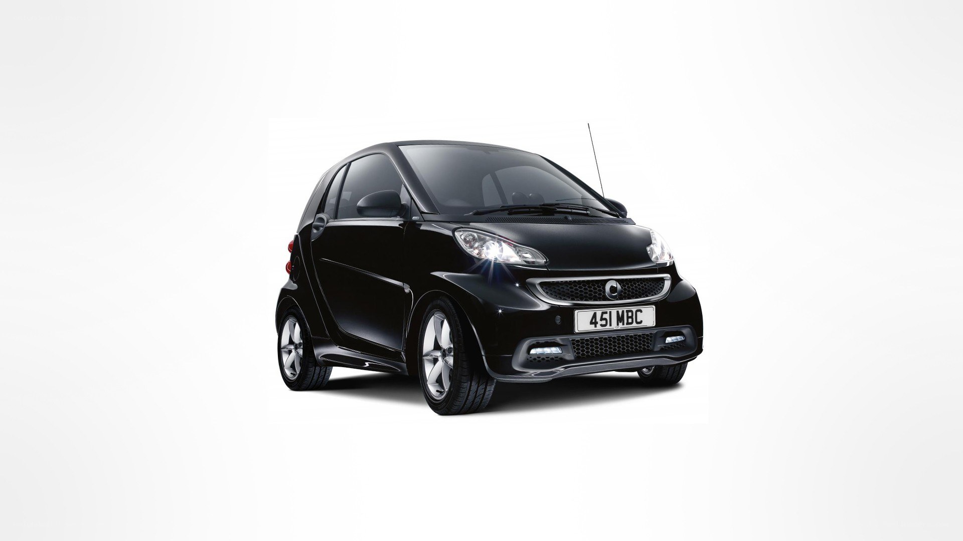 black smart car