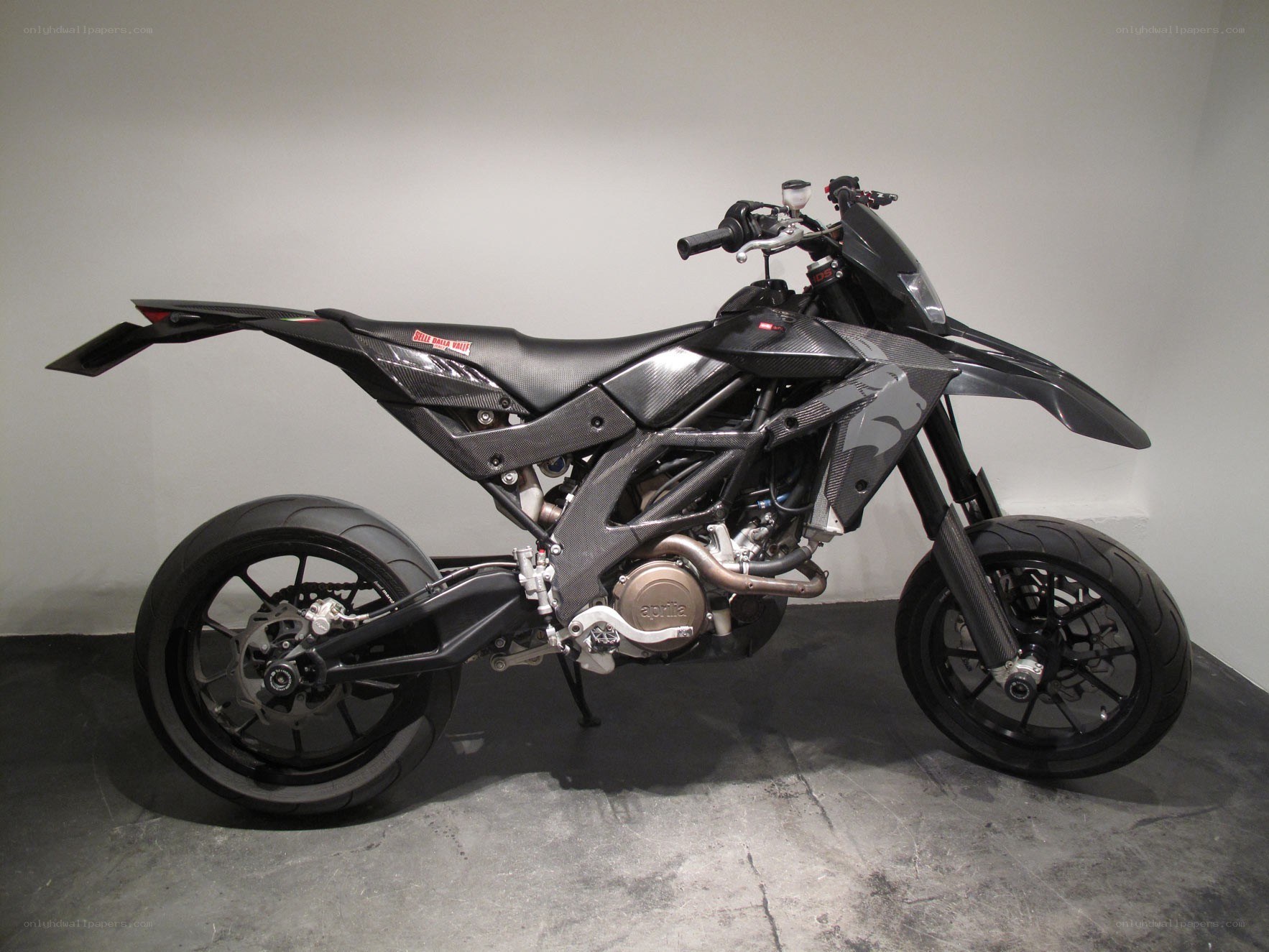 black sport motorcycle