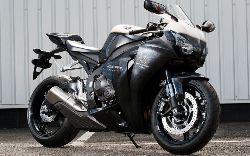 Black Sport Motorcycle — Neutral, Afternoon, Photograph, Windshield