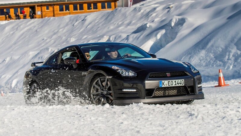 Black Sports Car in Snow — Dynamic