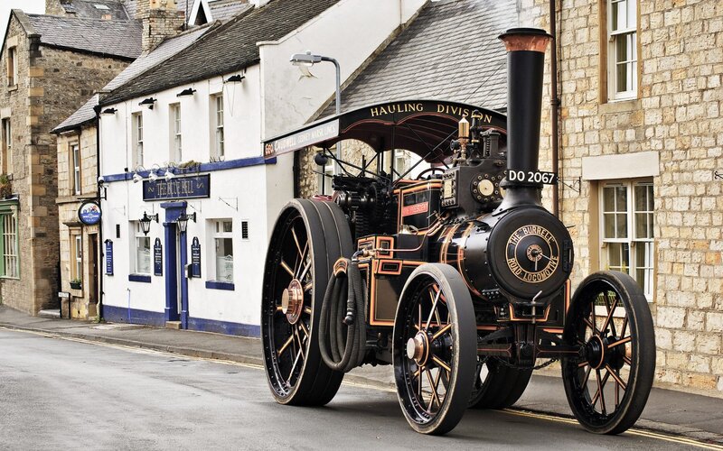 Black Steam Traction Engine — Historic