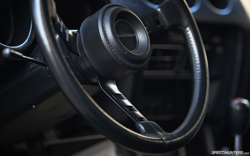 Black Steering Wheel — Neutral