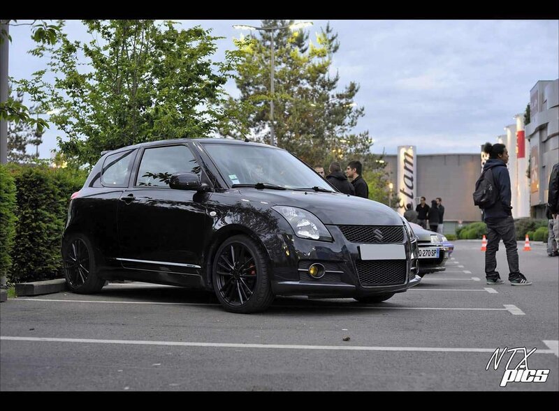 Black Suzuki Swift Car