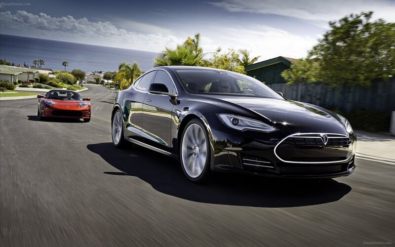 Black Tesla Model S — Dynamic