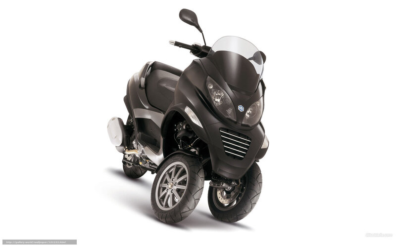 Black Three-wheeled Scooter — Neutral, Photograph, Windshield, Side Mirror, Exhaust