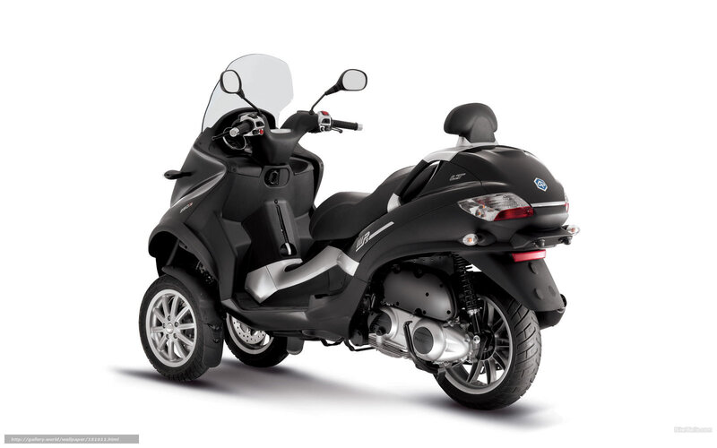 Black Three-wheeled Scooter — Neutral, Photograph, Windshield, Side Mirrors