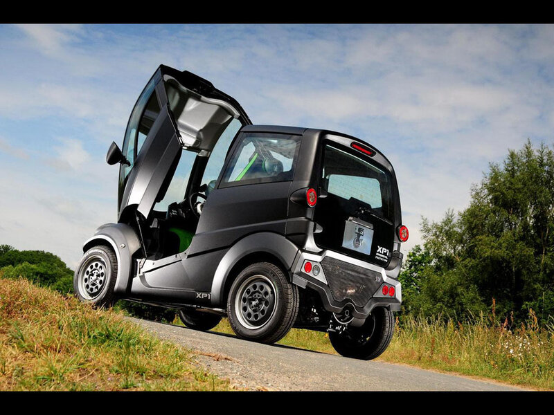 Black Three-wheeled Vehicle