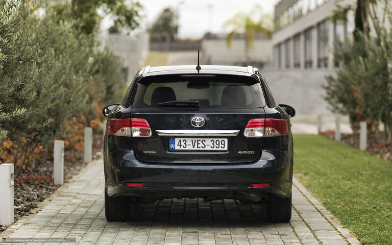 Black Toyota Avensis parked