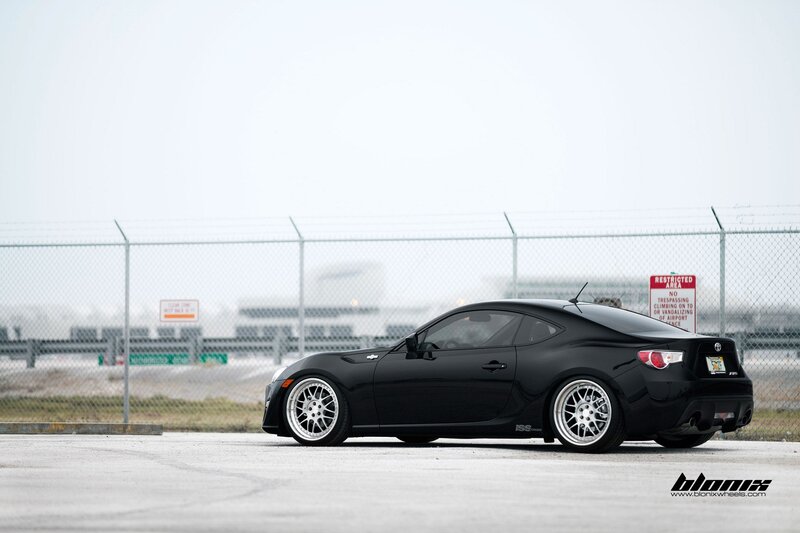 black toyota gt86 on display