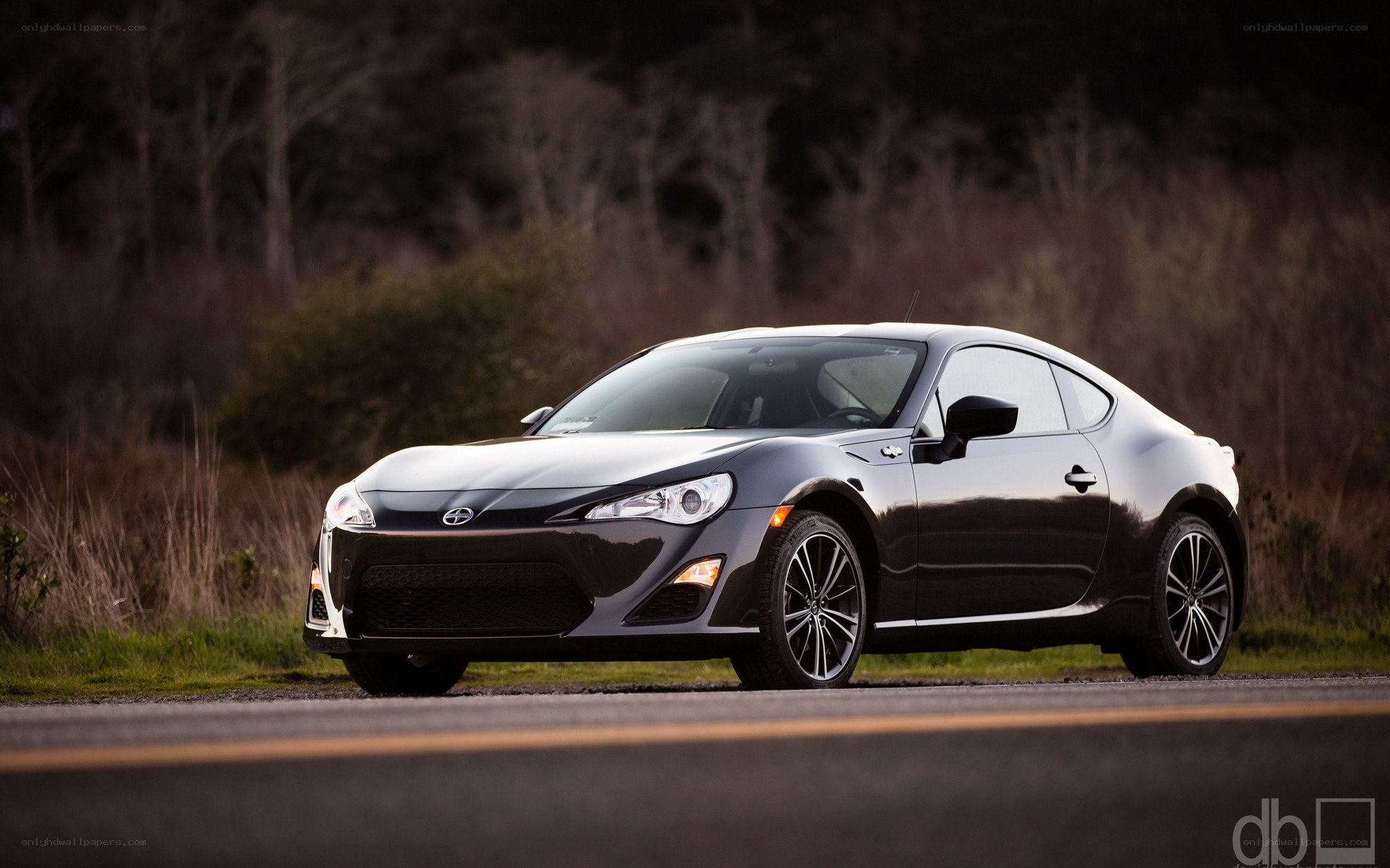 black toyota gt86 on road