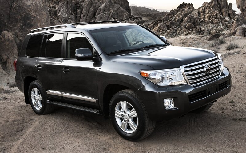 Black Toyota Land Cruiser in desert
