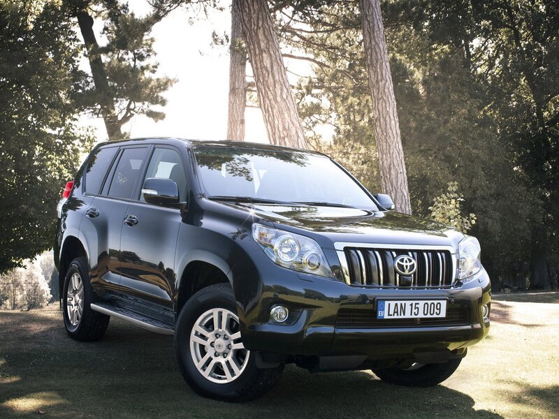 Black Toyota Land Cruiser Prado