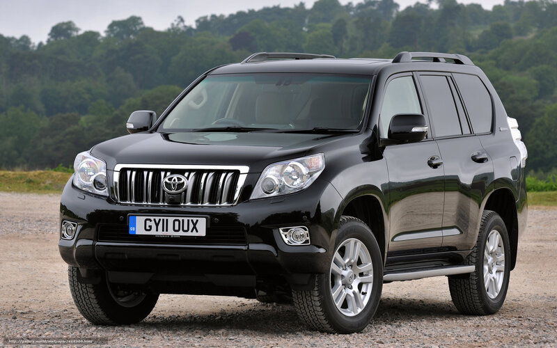 Black Toyota Land Cruiser Prado