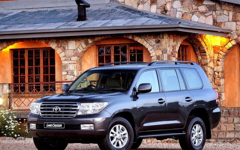 Black Toyota Land Cruiser — Serene