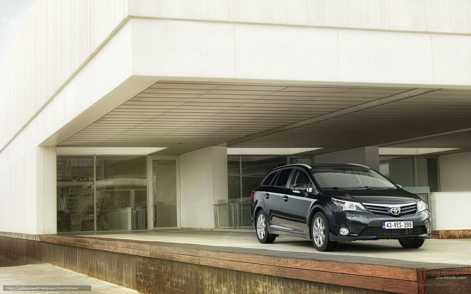 Black Toyota Venza parked outside