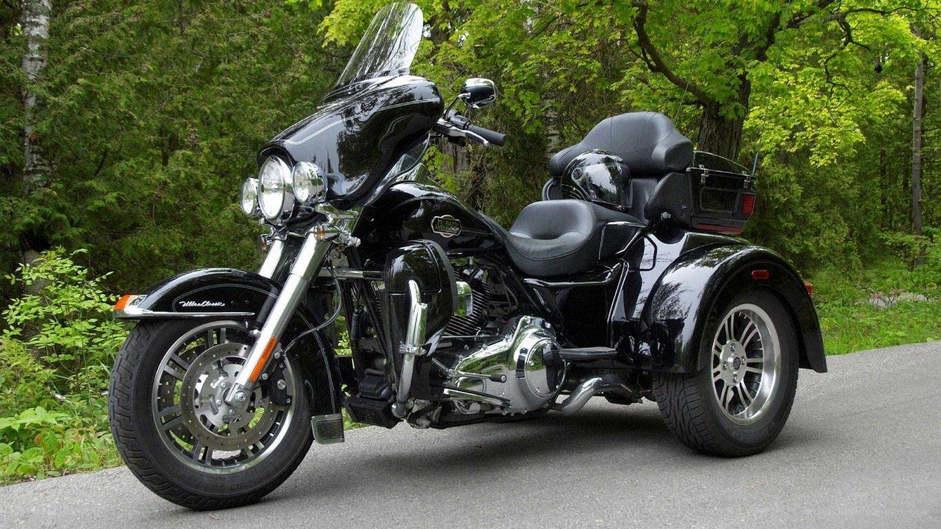black trike motorcycle on road