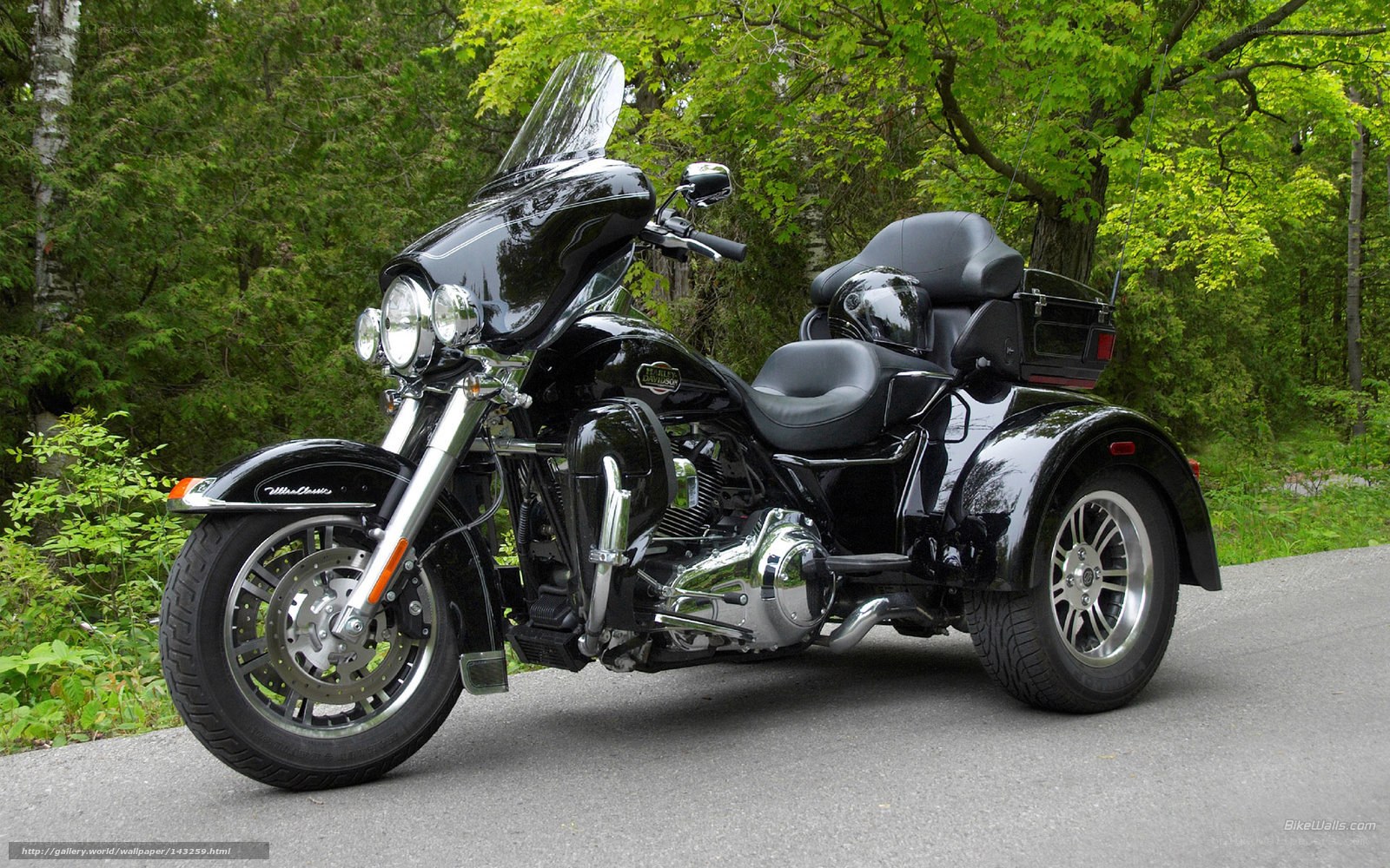black trike motorcycle on road