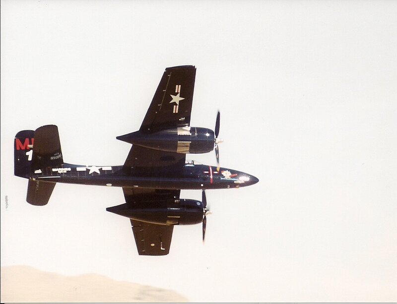 Black Twin-engine Plane — Dynamic, Photograph