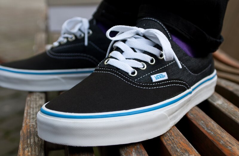 Black Vans Sneakers — Neutral