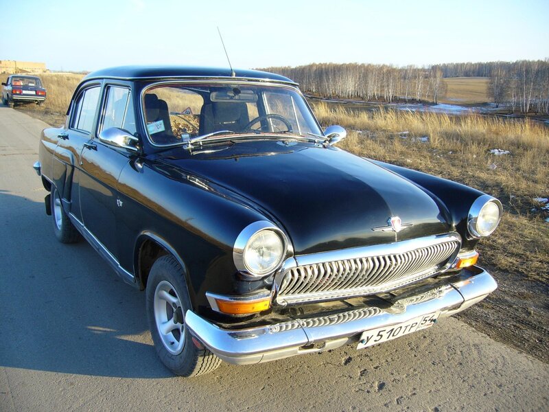 Black Vintage Car — Calm, Autumn, Photograph, Road