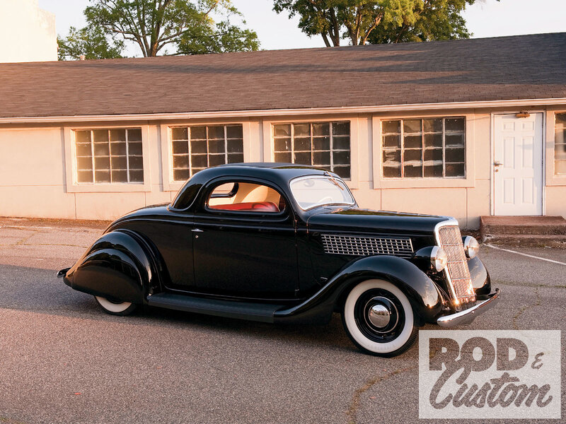 Black Vintage Car — Calm, Sunset