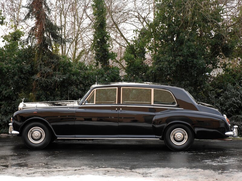 Black Vintage Car — Calm, Winter, Photograph, Trees, Snow