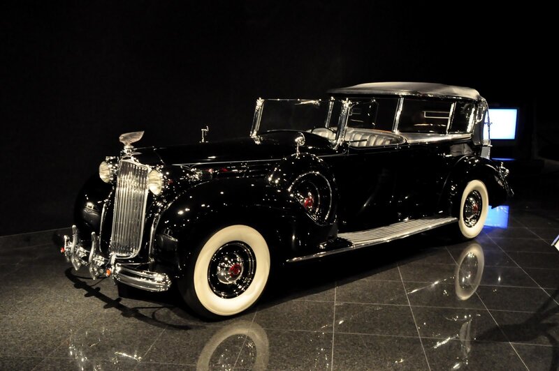 Black Vintage Car — Dramatic, Night