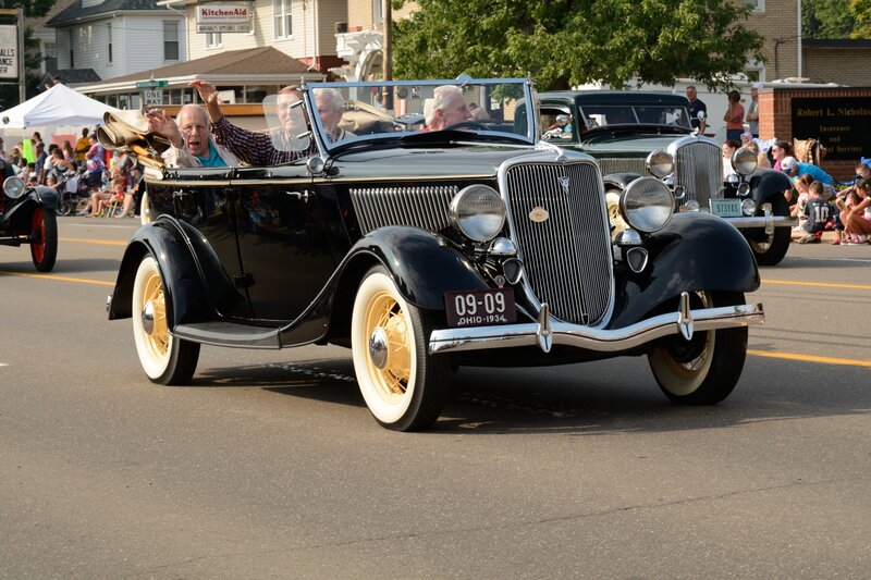 Black Vintage Car — Festive