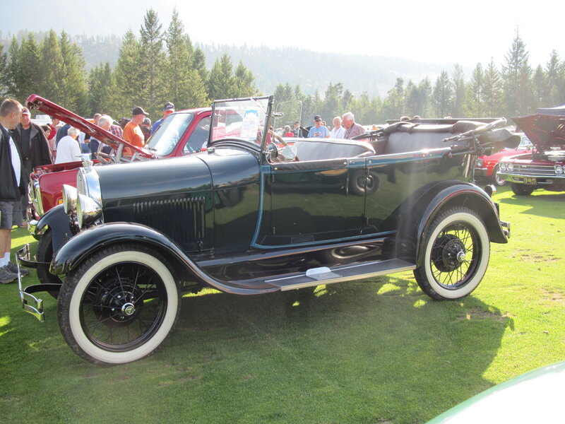 Black Vintage Car — Green, Outdoor