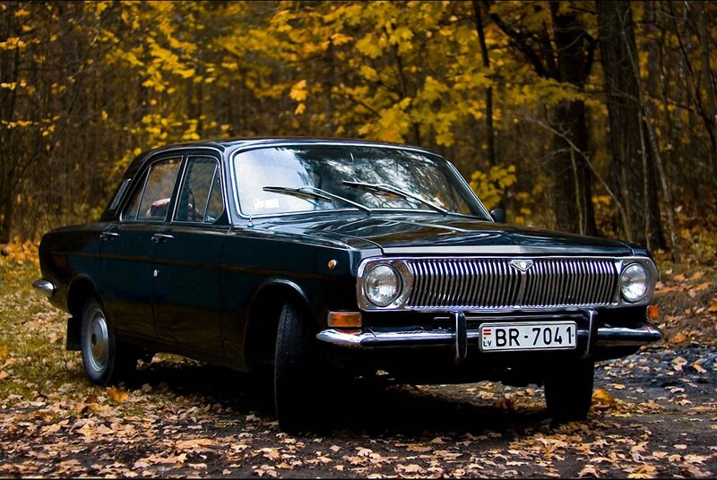 Black Vintage Car — Green