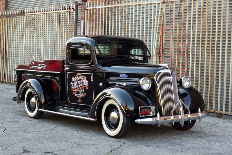 Black Vintage Pickup Truck — Retro
