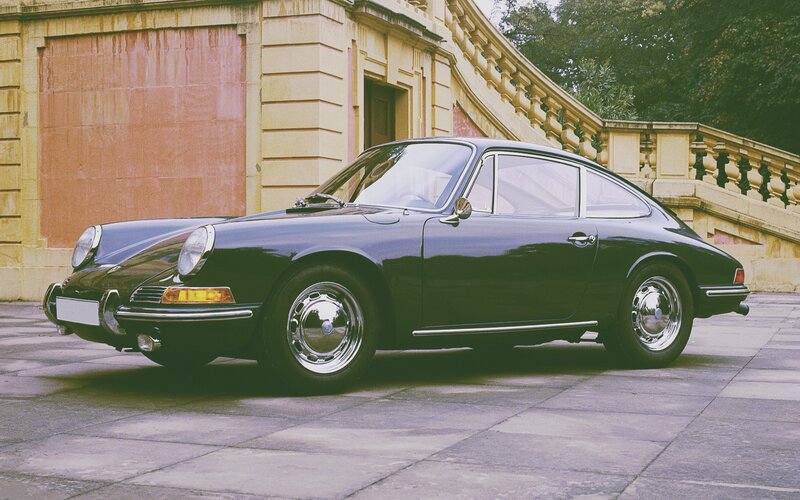 Black Vintage Porsche Car — Calm