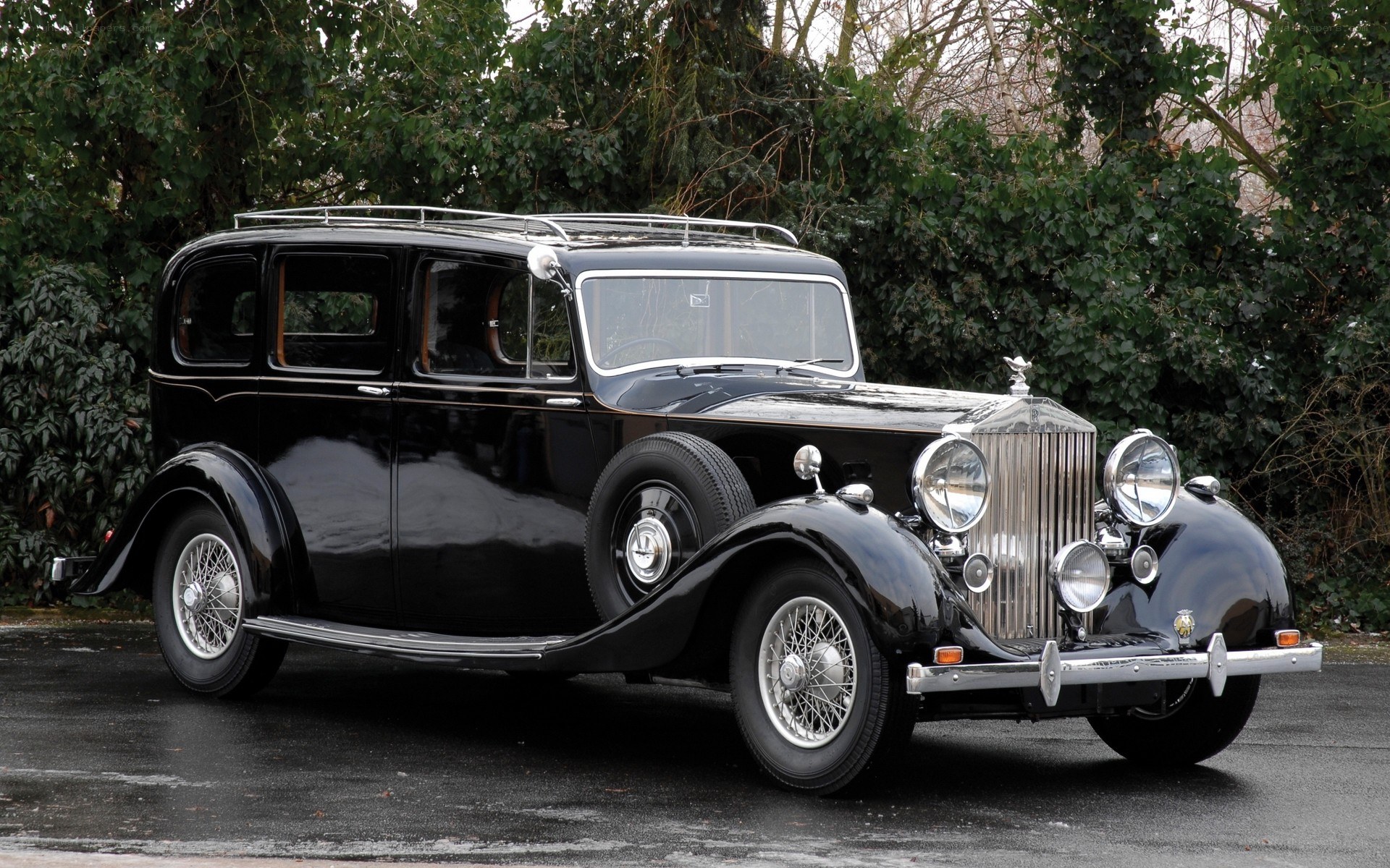 Black vintage Rolls-Royce car